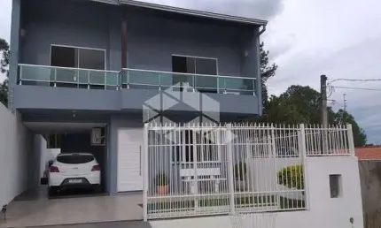 Sobrado de 150 m², casa toda em porcelanato e gesso.