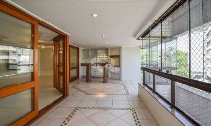 Apartamento de 263 m², 4 dormitórios sendo 2 suítes, 2 vagas no Bela Vista.
