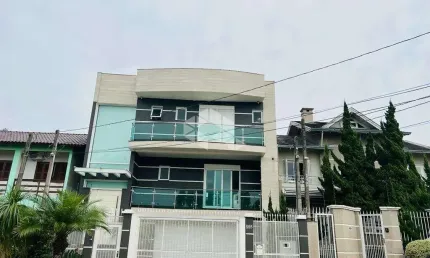 Luxuosa Casa Mobiliada no Jardim Leopoldina: 362 m² com 4 Dormitórios, Piscina e Garagem para 5 Carros