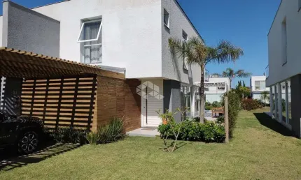 Sobrado à venda, com 3 quartos/dormitórios, 2 vagas/box, no condomínio One Atlântida Houses, Xangri-lá/RS
