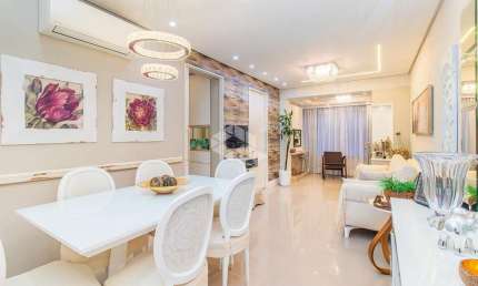 Apartamento reformado e semi mobiliado espera por você!