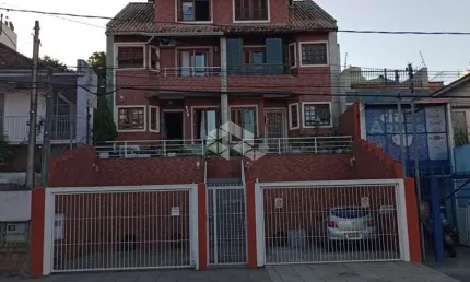 Excelente casa  3 suítes  sendo 1 suíte  master com closet, próximo a Av Azenha .