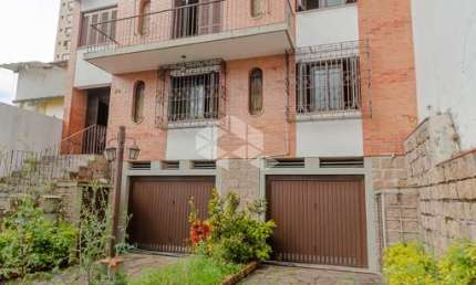 Apartamento com 135 m², 2 dormitórios, suíte, amplo living, banheiro social, copa cozinha, despensa e 2 vagas