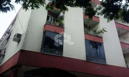 Apartamento com 2 dorm, 1 vaga coberta no bairro petrópolis.