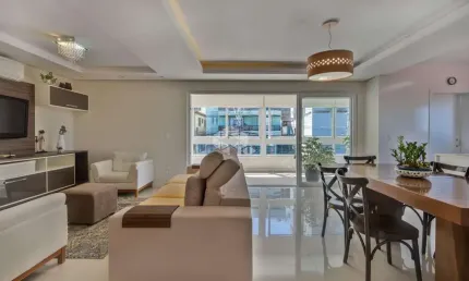 Casa Residencial com 4 Dormitórios com ampla sala Comercial e piscina