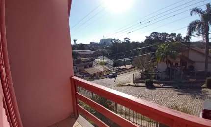 Vende-se otima  casa estilo chalé no Bairro Santo Antão