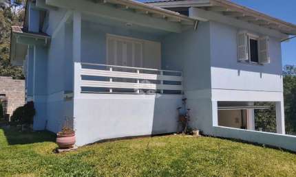 Casa com amplo terreno com 04 dormitórios no São João