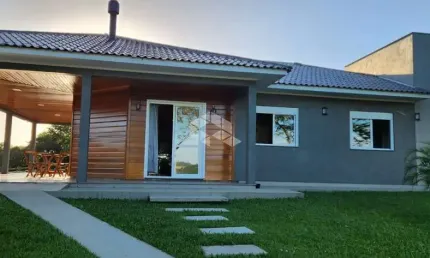 SÍTIO COM PISCINA, CASA DE 3 DORMITÓRIOS, SENDO 1 SUÍTE COM CLOSET