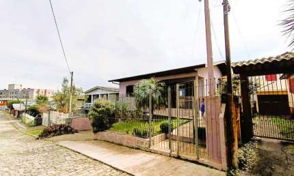 Casa em Alvenaria com 03 dormitórios próxima ao quartel