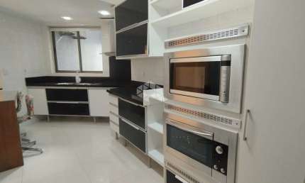 Amplo apartamento 03 dormitórios sendo 01 suíte e 01 vaga de garagem