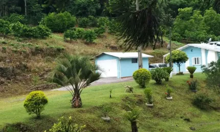 'Aproveite a vida no campo, neste paraíso rural - Sítio com todas as comodidades e beleza natural'