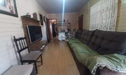 LInda casa com 2 dormitórios ,sala ,cozinha ,churrasqueira fogão campeiro e garagem na parte superior na parte terrea uma sala comercial .