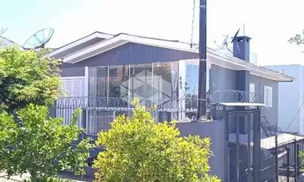Casa com 2 pavimentos, 5 dormitórios bairro imigrante farroupilha