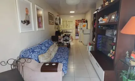 Sobrado 2 dormitórios, 121 m² de área privativa, vaga para 02 carros, localizado 2 km do centro