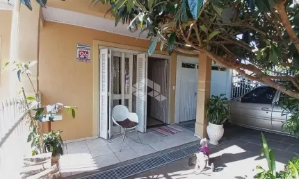 Casa em alvenaria com 03 pavimentos no bairro ouro verde