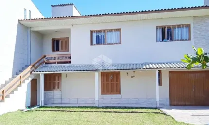 Casa no litoral gaúcho próxima ao mar com 06 quartos