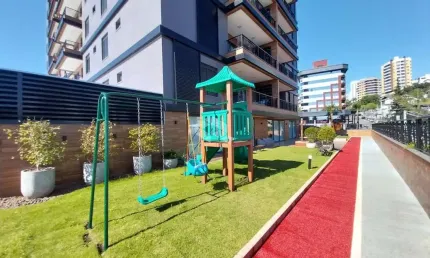 Apartamento com 03 dormitórios, 02 banheiros contando com uma suíte