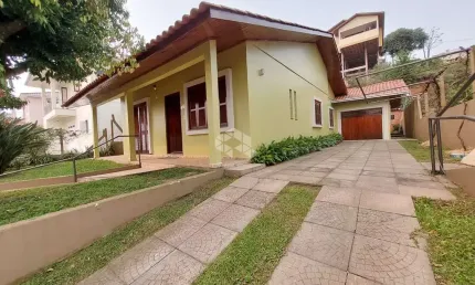 Casa em alvenaria localizada a 4 minutos do centro!