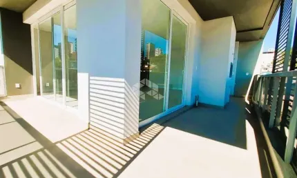 Próximo à charmosa Praça Vico Barbieri, este apartamento oferece conforto e praticidade em um só lugar.