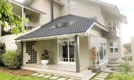 Casa Mobiliada em bairro elegante e bem localizada!