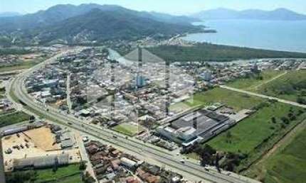 Apartamento com 02 quartos/dormitórios no bairro Centro, em Biguaçu- SC