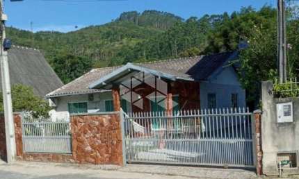 Casa com 03 quartos/dormitórios no bairro Saudade, em Biguaçu- SC