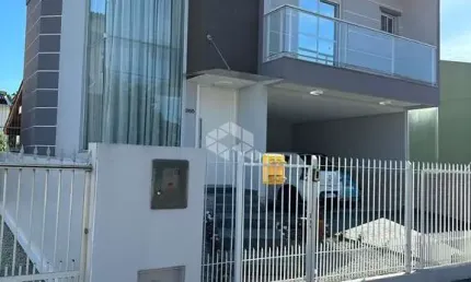 Casa Mobiliada com 03 quartos/dormitórios no bairro Praia Comprida, em São José- SC
