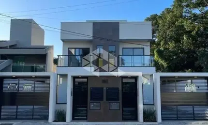 Casa Sobrado com 02 quartos/dormitórios no bairro Morrinhos, em Bombinhas- SC