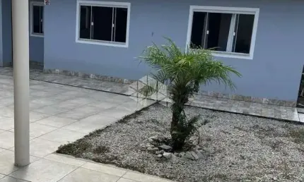 Casa com 03 quartos/dormitórios no bairro Fundos, em Biguaçu/SC
