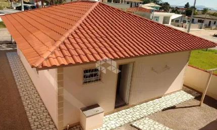 Casa com 03 quartos/dormitórios no bairro Praia de Fora, em Palhoça- SC