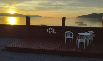 Casa com 3 quartos/dormitórios no bairro Enseada do Brito, em Palhoça- SC