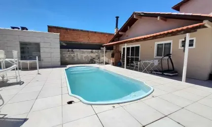 Casa com 3 quartos/dormitórios no bairro Serraria, em São José- SC