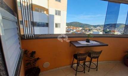 Apartamento com 2 quartos/dormitórios sendo 1 suíte no bairro Real Parque, em São José- SC