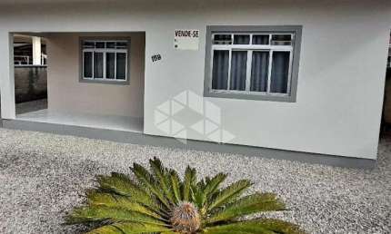 Casa com 3 quartos/dormitórios no bairro Fazenda da Armação, em Governador Celso Ramos- SC