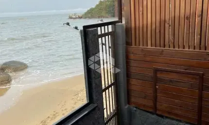 Casa frente ao mar com 4 quartos/dormitórios no bairro São Miguel, em Biguaçu- SC