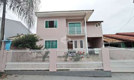 Casa com 4 quartos/dormitórios no bairro Madri, em Palhoça- SC