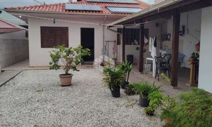Casa com 3 quartos/dormitórios no bairro Areias, em São José- SC