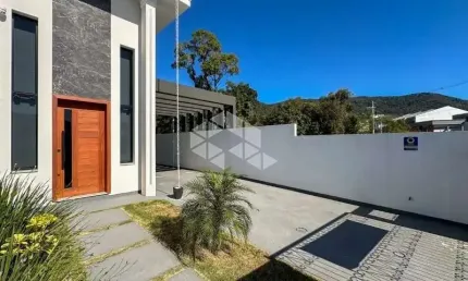 Casa com 2 quartos/dormitórios no bairro Forquilhas, em São José- SC