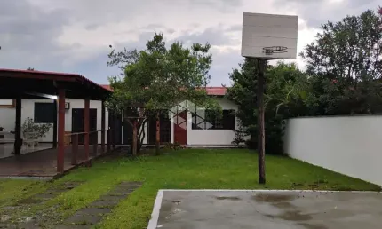 Casa à beira-mar com 3 quartos/dormitórios no bairro Pinheira, em Palhoça- SC