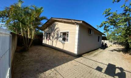 Casa com 3 quartos/dormitórios no bairro três riachos, em biguaçu- sc