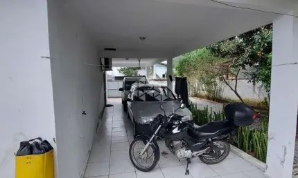 Casa com 2 quartos/dormitórios no bairro Praia de Fora, em Palhoça- SC