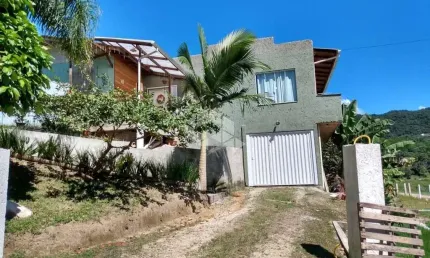 Casa com 4 quartos/dormitórios no bairro três riachos, em biguaçu- sc