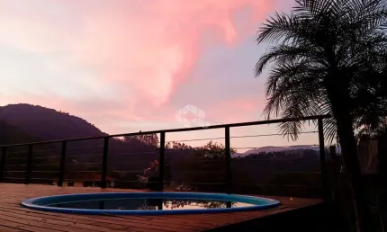 Sítio mobiliado com 2 quartos/dormitório nos bairro fazenda sacramento, em águas mornas- sc