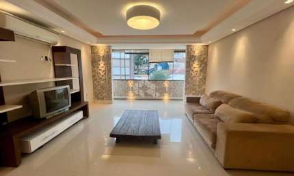 Apartamento de 2 dormitórios, reformado de frente no bairro Santa Cecília