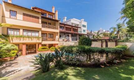 BELÍSSIMA CASA, COM EXCELENTE ACABAMENTO E CONSERVAÇÃO!