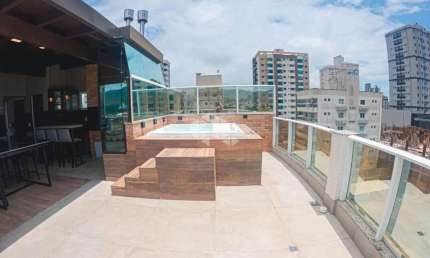 Apartamento tríplex com três quartos mobiliado em Perequê Porto Belo SC