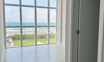 Apartamento frente mar com dois quartos no Mariscal em Bombinhas SC