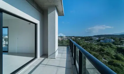 Apartamento duplex com três quartos no Mariscal em Bombinhas SC