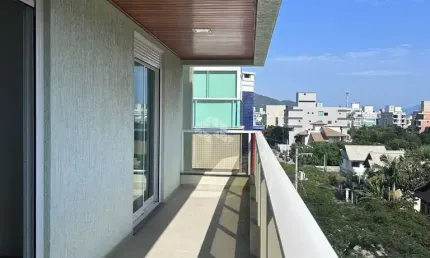 Cobertura duplex (apartamento) com três quartos na praia do Mariscal em Bombinhas/SC