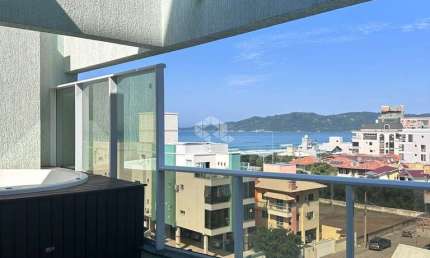 Cobertura duplex(apartamento) com três dormitórios em Mariscal Bombinhas/SC